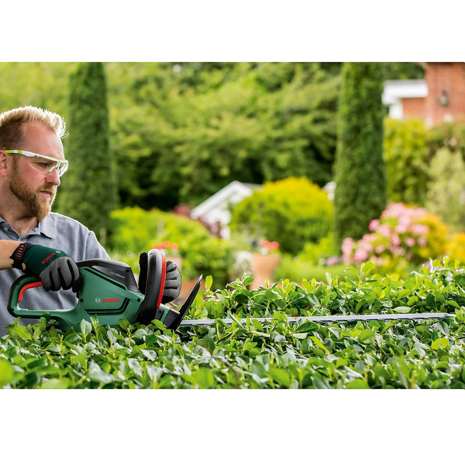 Bosch Universal Hedgecut 50 Hedgecutter 7 Bosch Universal Hedgecut 50 Hedgecutter - Image 7