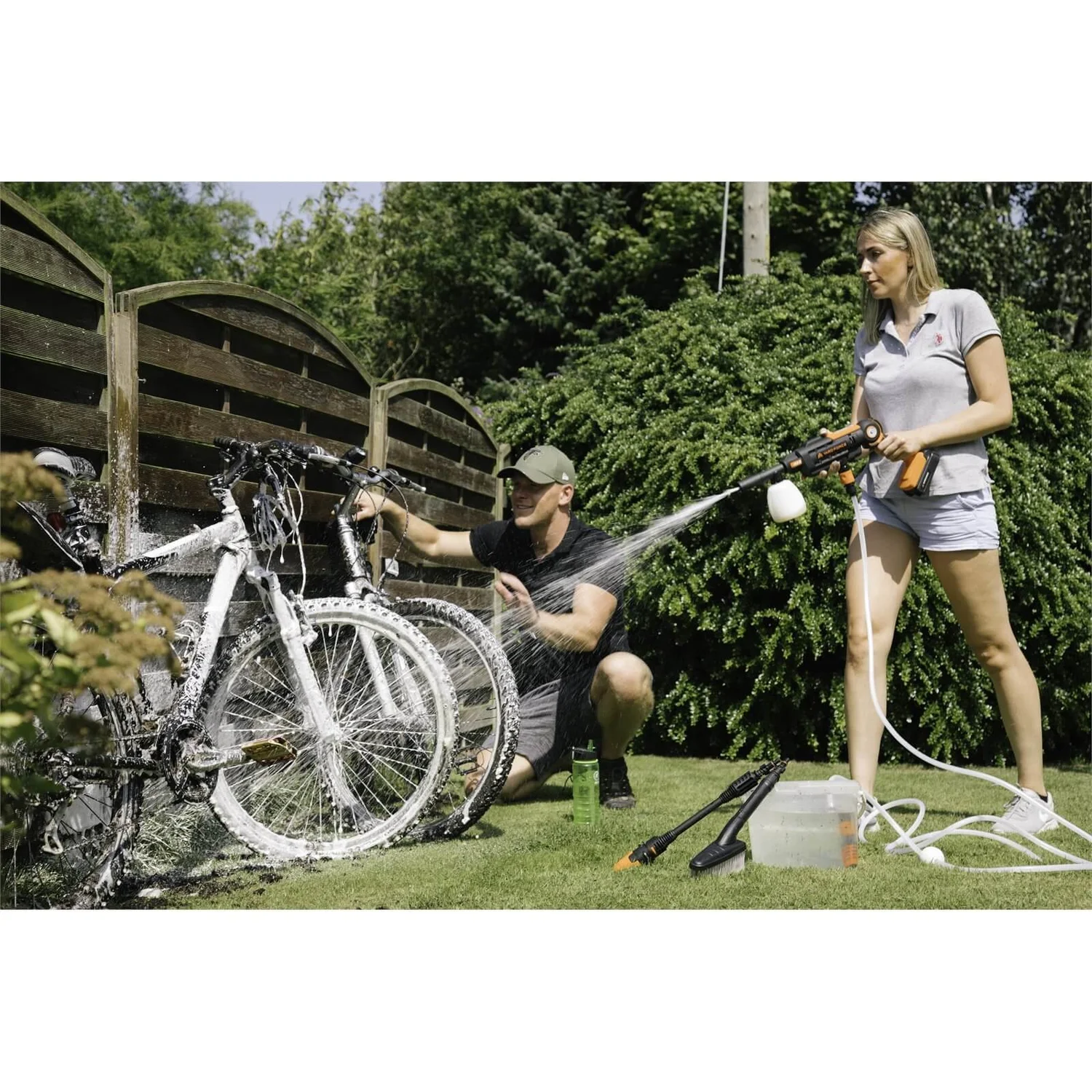 Yard Force 22Bar 20V Aquajet Cordless Pressure Cleaner With 2.5Ah Lithium-Ion Battery, Charger And Accessories 2 Yard Force 22Bar 20V Aquajet Cordless Pressure Cleaner With 2.5Ah Lithium-Ion Battery, Charger And Accessories - Image 2