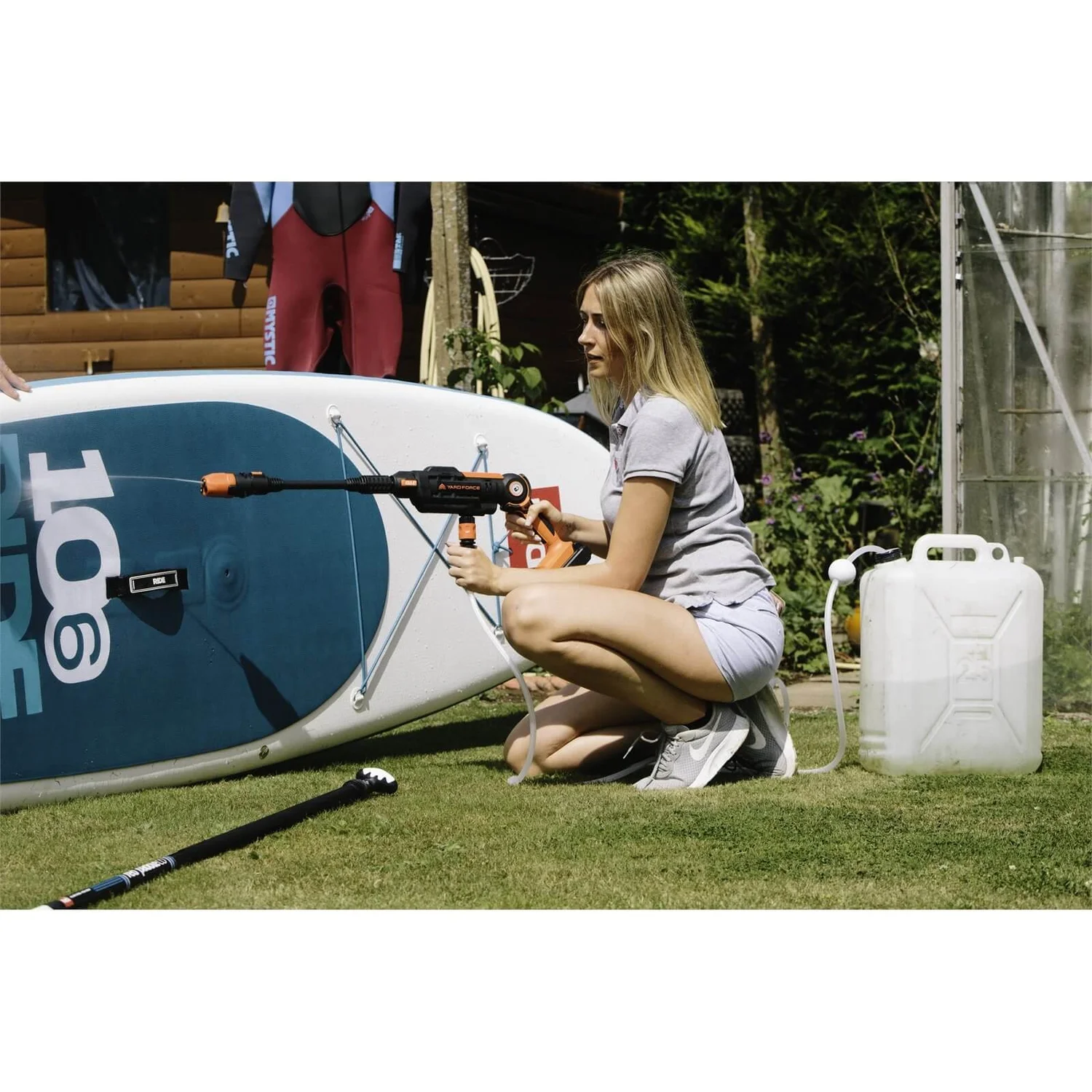 Yard Force 22Bar 20V Aquajet Cordless Pressure Cleaner With 2.5Ah Lithium-Ion Battery, Charger And Accessories 4 Yard Force 22Bar 20V Aquajet Cordless Pressure Cleaner With 2.5Ah Lithium-Ion Battery, Charger And Accessories - Image 4