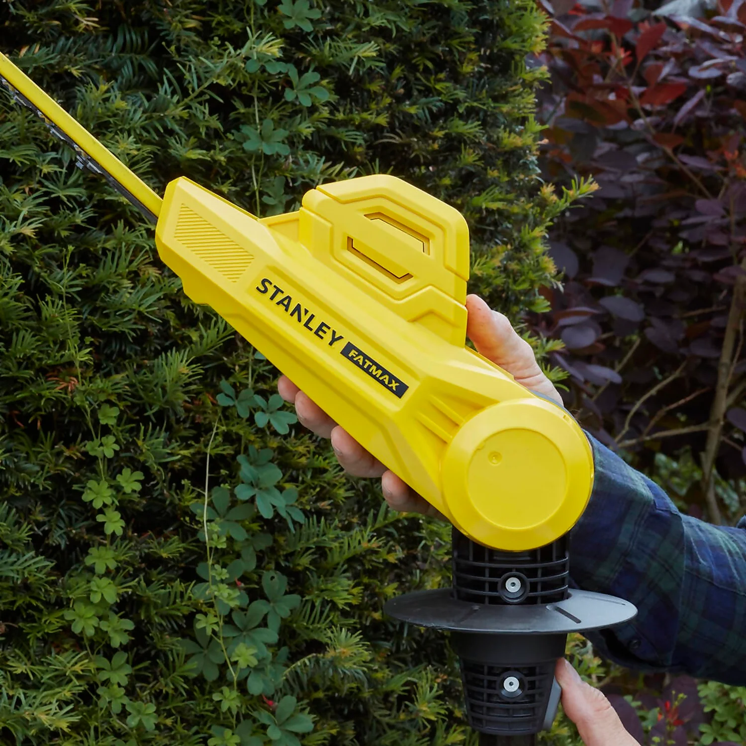 STANLEY FATMAX V20 18V Cordless Pole Hedge Trimmer 45cm (Sfmcph845M1-Gb) 6 STANLEY FATMAX V20 18V Cordless Pole Hedge Trimmer 45cm (Sfmcph845M1-Gb) - Image 6