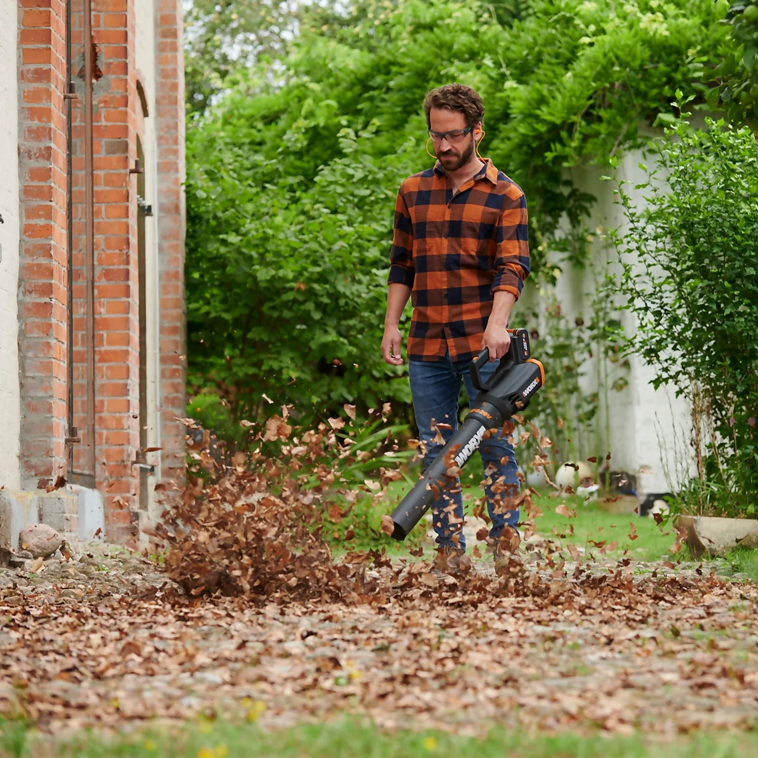 Worx WG547E Turbine 20V 2.0Ah Cordless Garden Blower 2 Worx WG547E Turbine 20V 2.0Ah Cordless Garden Blower - Image 2