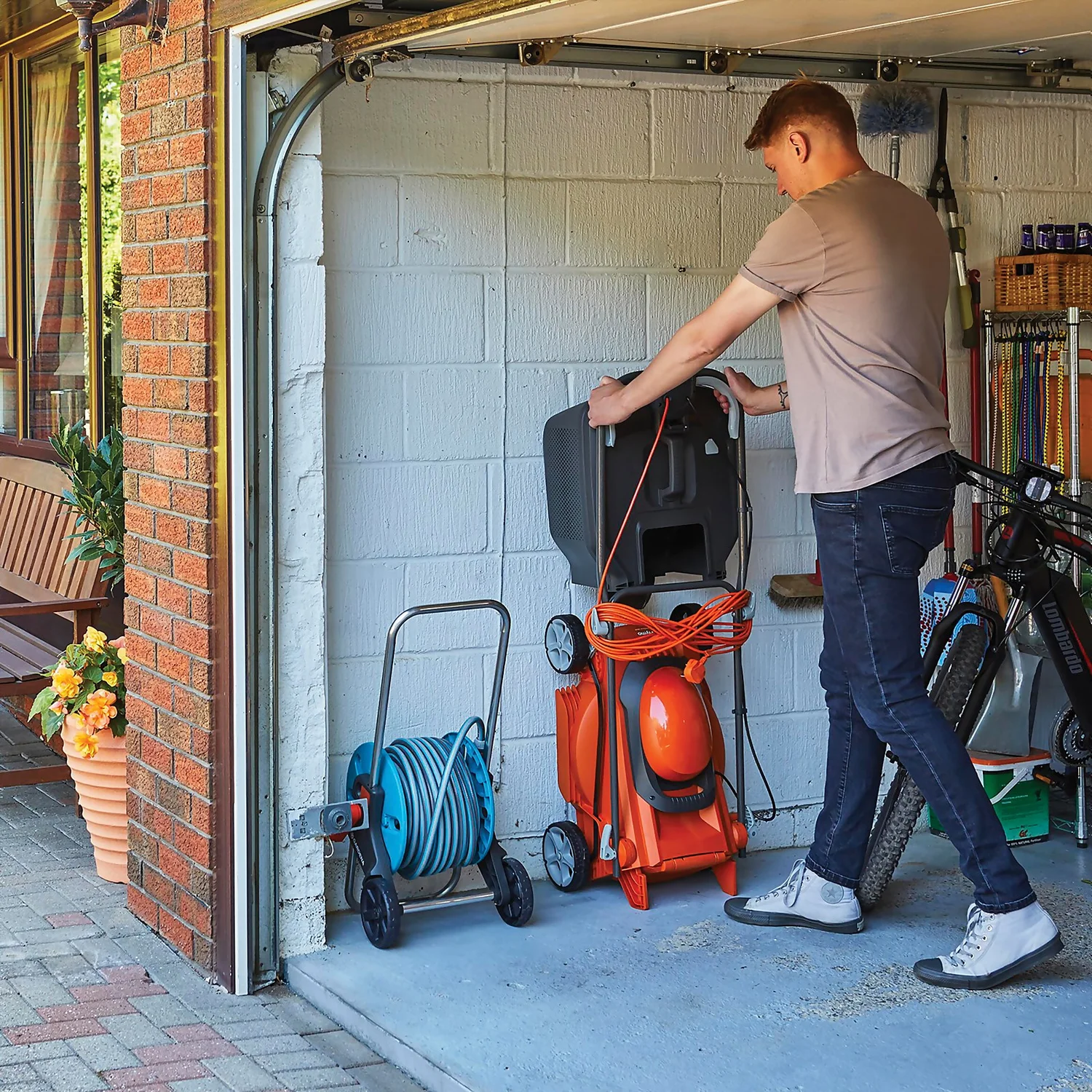 Flymo 1600W EasiStore 380R Electric Lawn Mower - 38cm 7 Flymo 1600W EasiStore 380R Electric Lawn Mower - 38cm - Image 7