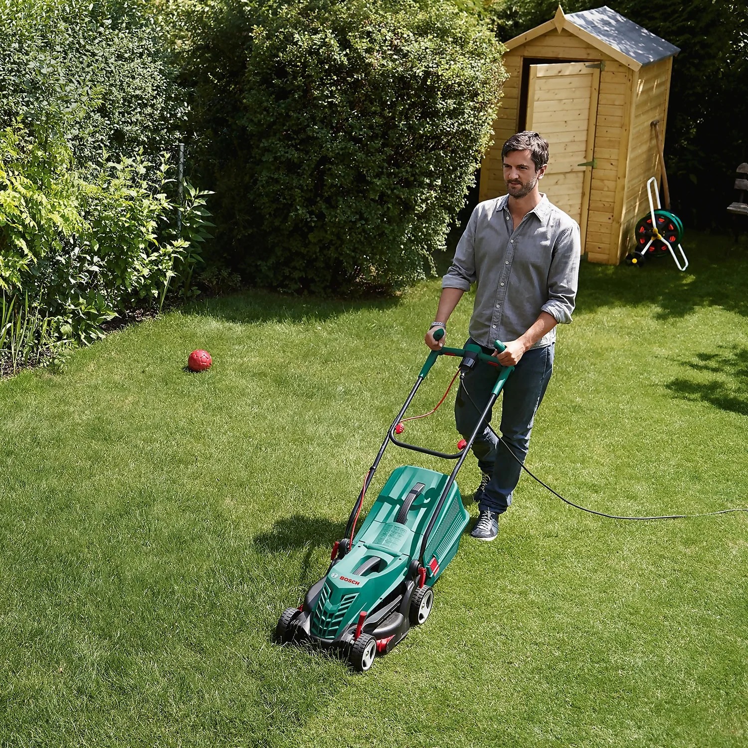 Bosch Rotak 36 R Electric Lawn Mower - 36cm 2 Bosch Rotak 36 R Electric Lawn Mower - 36cm - Image 2