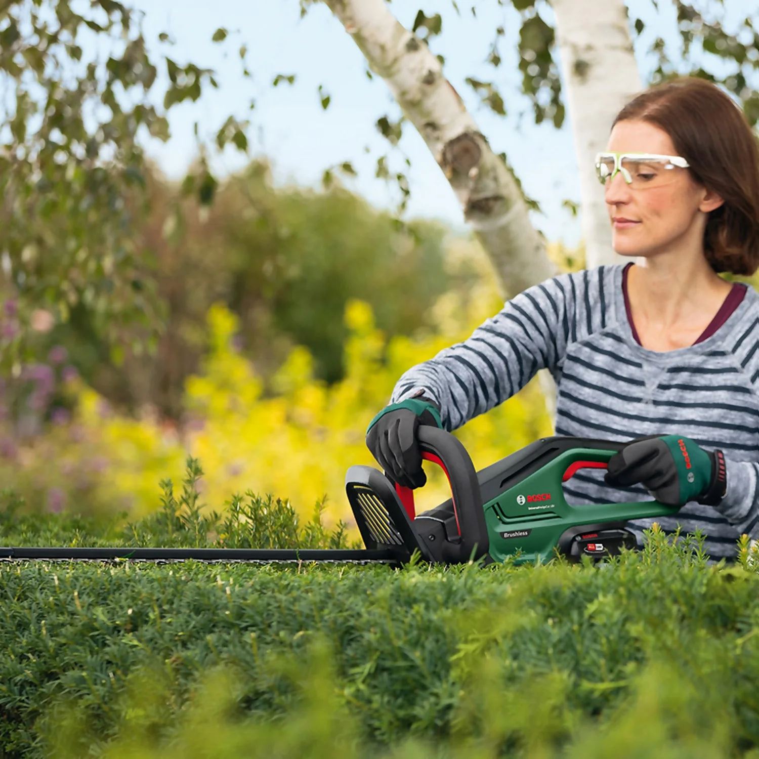 Bosch UniversalHedgeCut 18V-55 Hedge Cutter 2 Bosch UniversalHedgeCut 18V-55 Hedge Cutter - Image 2